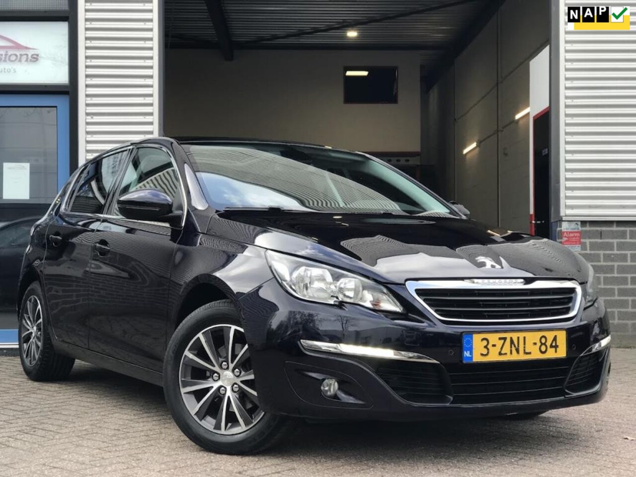 Peugeot 308 - 1.2 PureTech Style|Pano|Navi|PDC|Camera|NAP - AutoWereld.nl