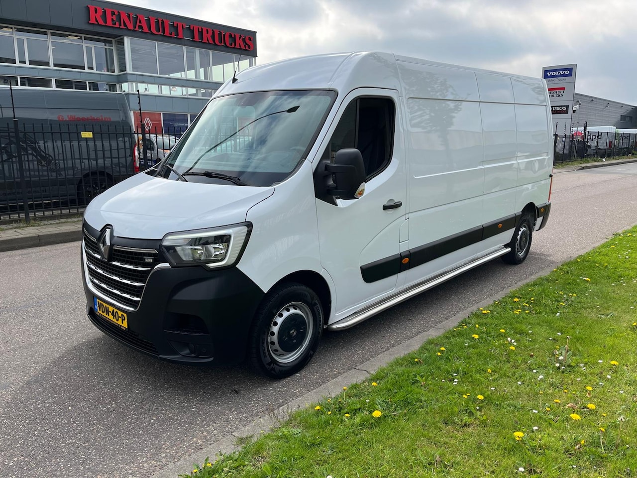 Renault Master - 150.35 Red Edition L3 H2, 150pk, Airco, Nav, Standkachel - AutoWereld.nl