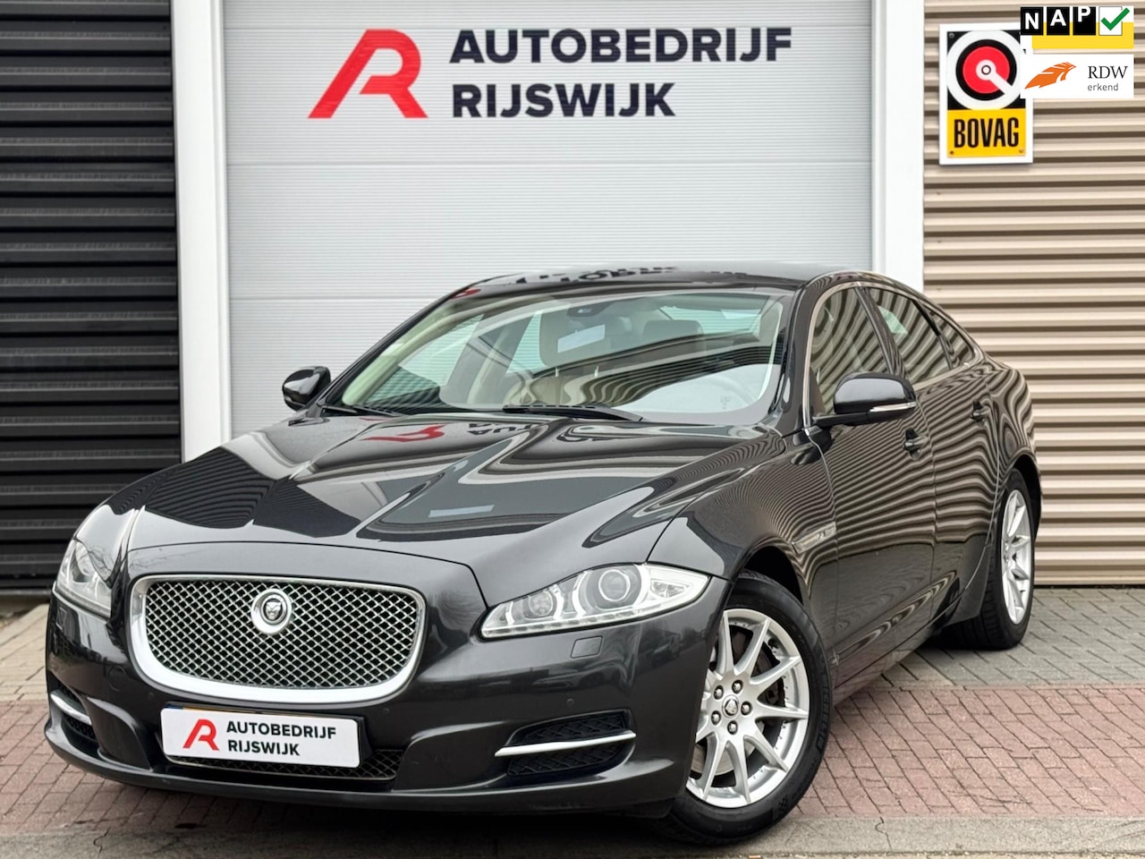 Jaguar XJ - 2.0 Premium Luxury Pano/Leer/Elektr.stoel - AutoWereld.nl