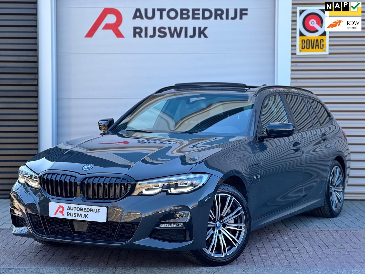 BMW 3-serie Touring - 330e Pano/Camera/HUD/Trekhaak - AutoWereld.nl