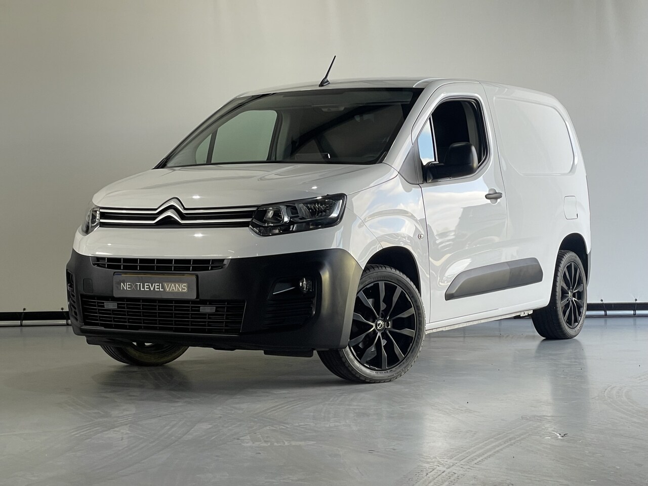 Citroën Berlingo - 1.5 BlueHDI Club / 100 PK / Navigatie / PDC - AutoWereld.nl