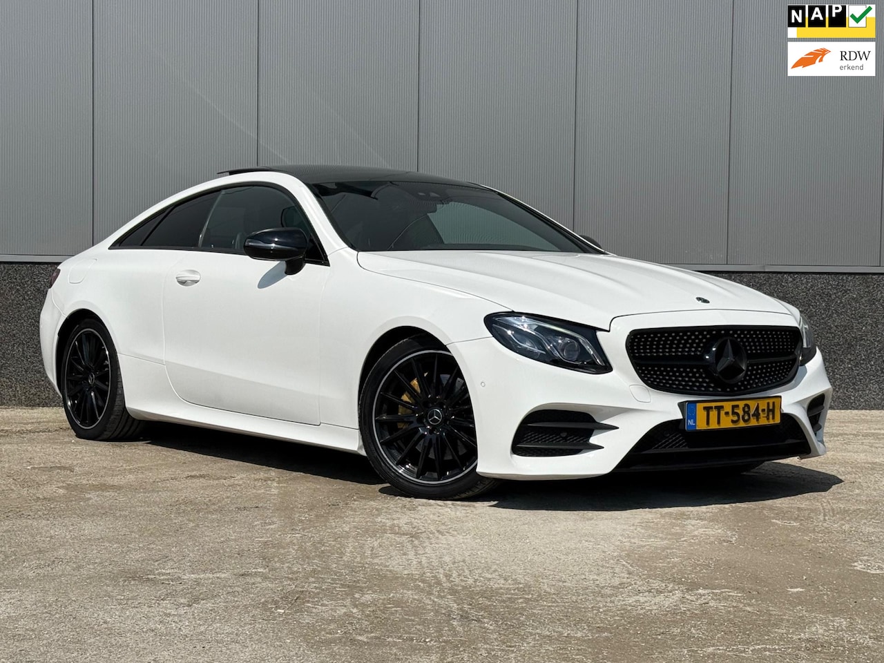 Mercedes-Benz E-klasse Coupé - 220 d Amg, Panorama, Burmester, sfeer! - AutoWereld.nl