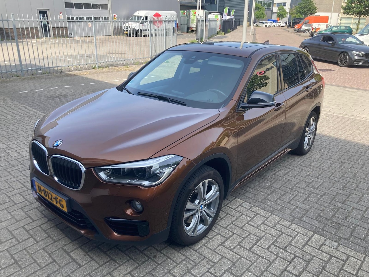 BMW X1 - 2.0i xDrive Centennial High Executive Zeer nette BMW X1  2.0 X-Drive Met ,Panorama , memory , LED , Trekhaak. - AutoWereld.nl