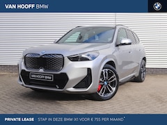 BMW iX1 - eDrive20 High Executive M Sport / Panoramadak / Sportstoelen / Adaptieve LED / Comfort Acc