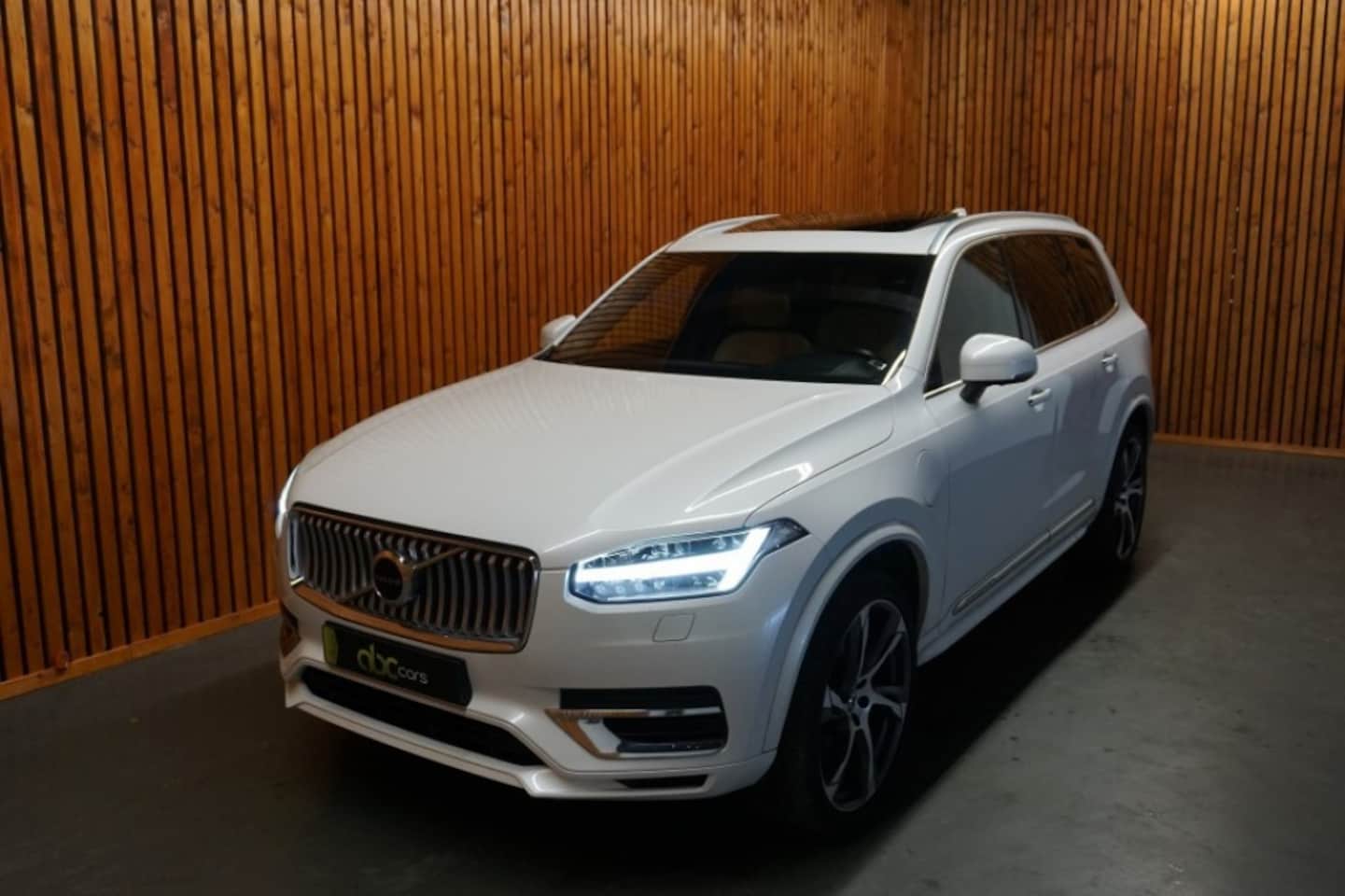 Volvo XC90 - 2.0 T8 TWIN ENGINE AWD INSCRIPTION AUTOMAAT/ PANODAK/ 7 PERSOONS - AutoWereld.nl
