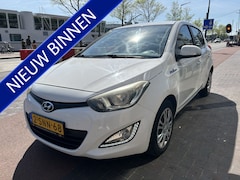 Hyundai i20 - 1.2i i-Deal navigatie airco apk