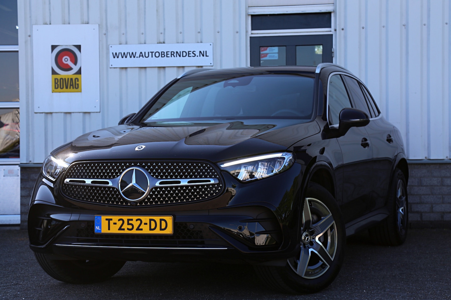 Mercedes-Benz GLC-klasse - 300e 4MATIC Plug in hybride PHEV AMG Line*NL-Auto*Airmatic luchtvering/Elek. Trekhaak/Sfee - AutoWereld.nl