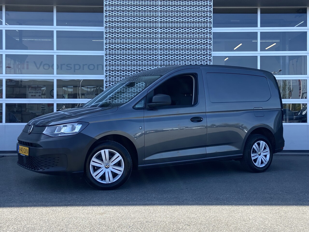 Volkswagen Caddy - | Comfort | Multistuur | Trekhaak | Comfort | Navi By App - AutoWereld.nl