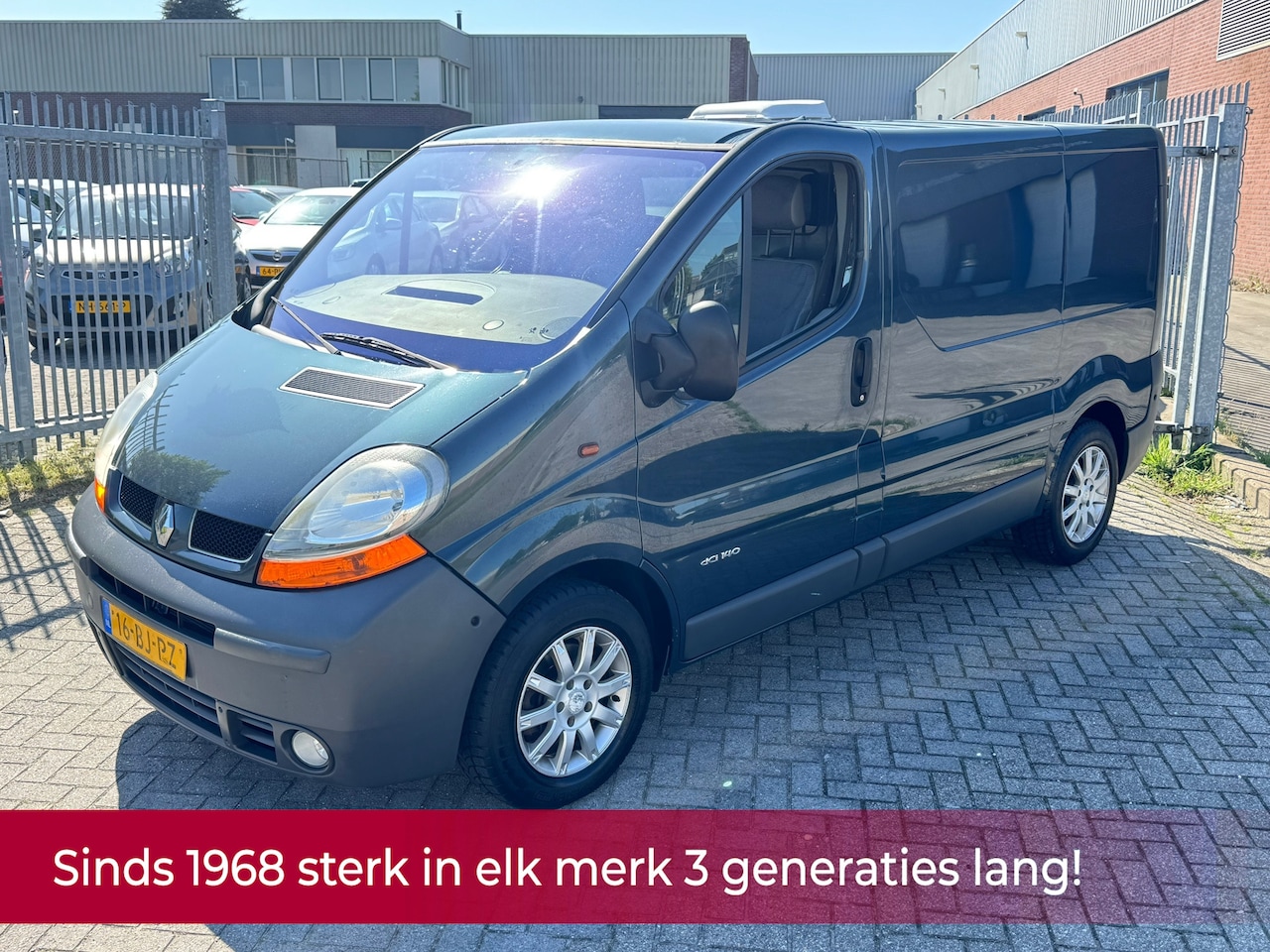 Renault Trafic - 2.5 dCi L1H1 NL BUS NAP! Airco l Navigatie l TREKHAAK l DEALER OH! TOPBUS l Zeer netjes! - AutoWereld.nl