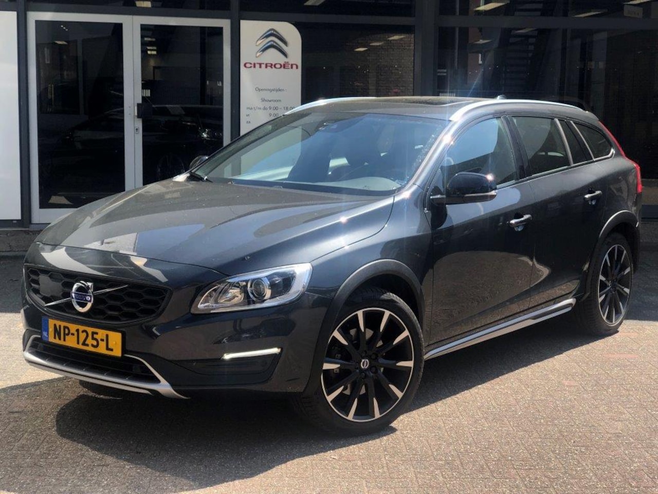 Volvo V60 Cross Country - 2.0 T5 Summum AWD - AutoWereld.nl