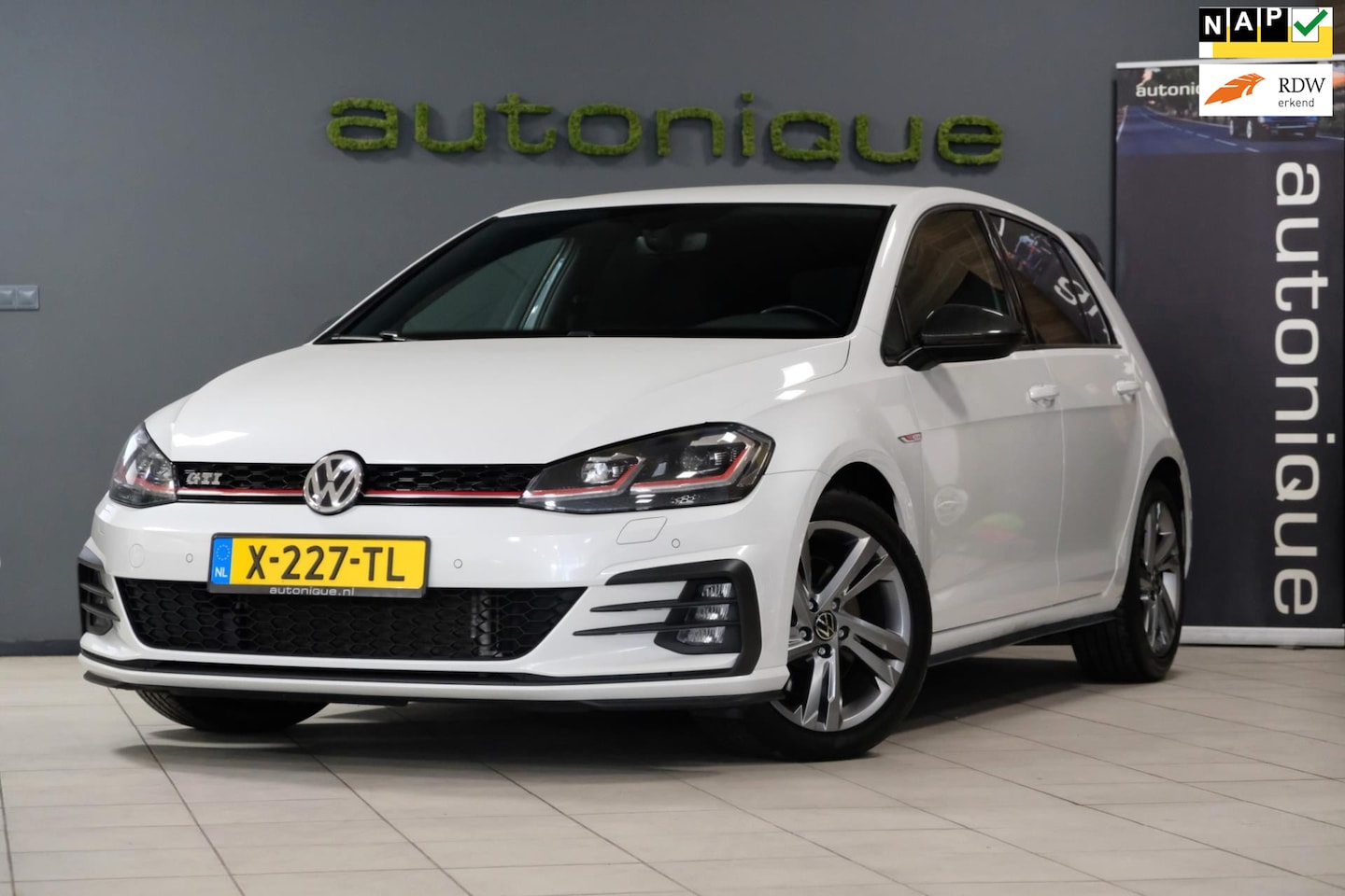 Volkswagen Golf - 7.5 2.0 TSI GTI 330pk! |137dkm|LED|ACC - AutoWereld.nl
