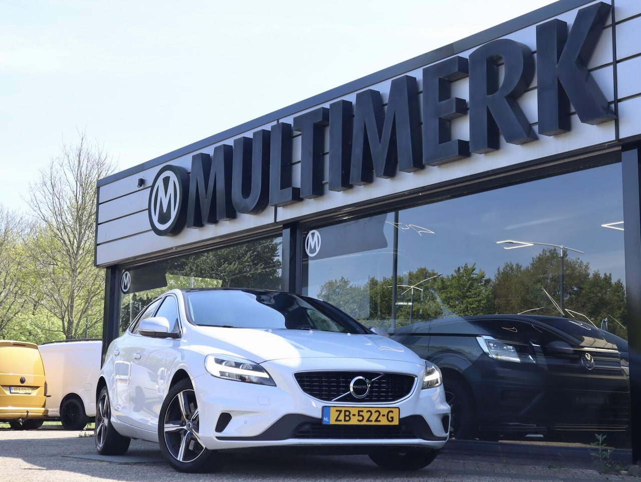 Volvo V40 - 1.5 T3 Polar+ Sport R-Design, Pano, Cam, Standkachel, dealer onderhoud - AutoWereld.nl