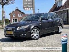 Audi A4 - 2.0 Advance / Origineel NL / Trekhaak / Clima / Cruise / Lichtmetaal