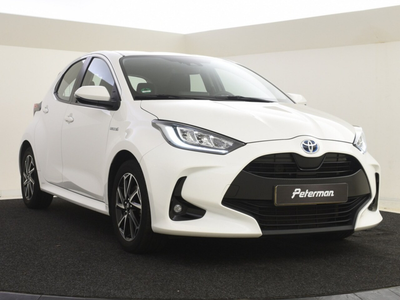Toyota Yaris - 1.5 Hybrid First Edition | Navigatie | LM Velgen - AutoWereld.nl