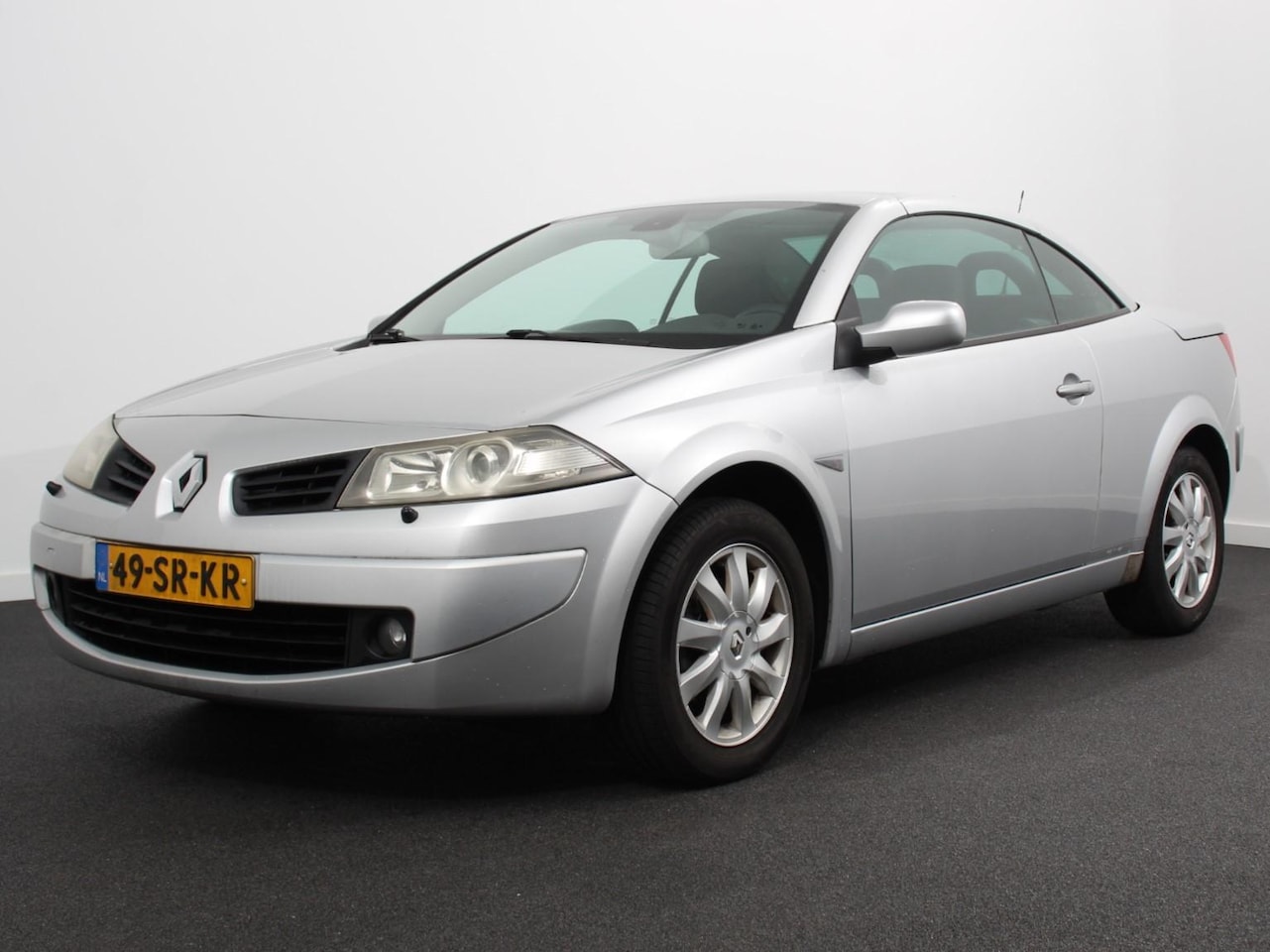 Renault Mégane coupé cabriolet - 1.6-16V Tech Line Airco Radio Parkeersensor achter LED koplampen Cabriolet Handel/ export - AutoWereld.nl