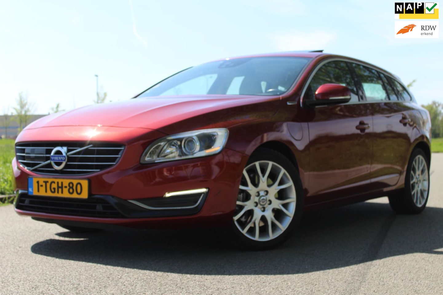 Volvo V60 - 2.4 D6 AWD Plug-In Hybrid Summum 283 pk | 1e EIGENAARS AUTO | APK T/M 28-2-2026 | LEDER | - AutoWereld.nl
