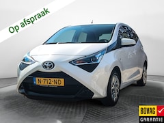 Toyota Aygo - 1.0 VVT-i x-play (73 PK) 1e-Eig. & Dealer-Onderh. BOVAG-Garantie. NL-Auto. Navigatie/Apple