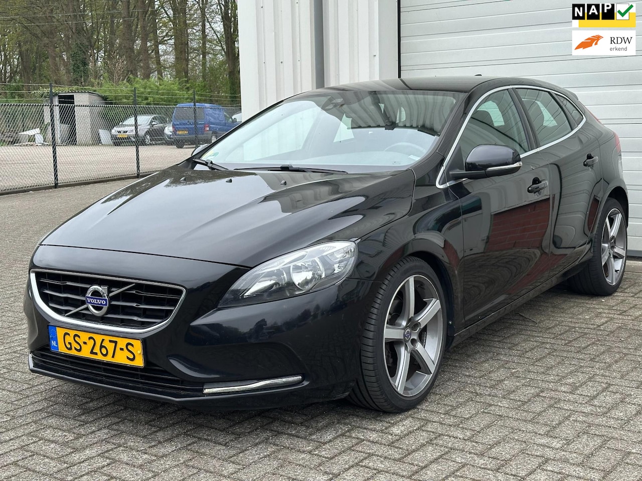 Volvo V40 - 2.0 D2 Summum 2.0 D2 Summum, Navi, Leer, Keyless, Camera, Led, Pdc, Trekhaak ! - AutoWereld.nl