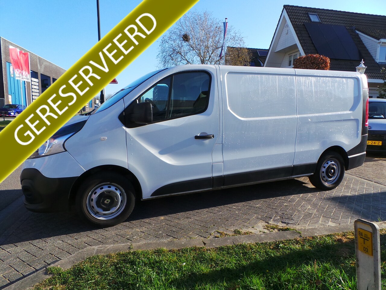 Renault Trafic - 1.6 dCi T29 L2H1 Comfort Energy Airco,Cruise,Navi,Pdc,Trekhaak 3 persoons - AutoWereld.nl