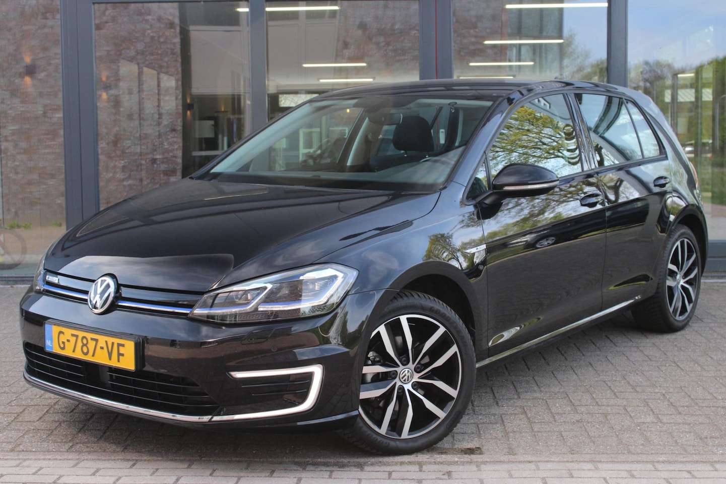 Volkswagen e-Golf - E-DITION |Warmtepomp | Keyless | Adaptive Cruise | Stoelverwarming | Camera | Telefoonvoor - AutoWereld.nl