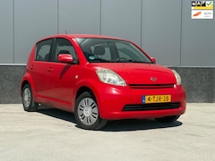 Daihatsu Sirion 2 - 1.0-12V Trend Nieuwe Apk