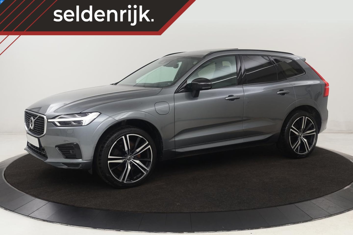 Volvo XC60 - 2.0 Recharge T8 AWD R Design | Panoramadak | Head-Up | Trekhaak | Harman/Kardon | Camera | - AutoWereld.nl