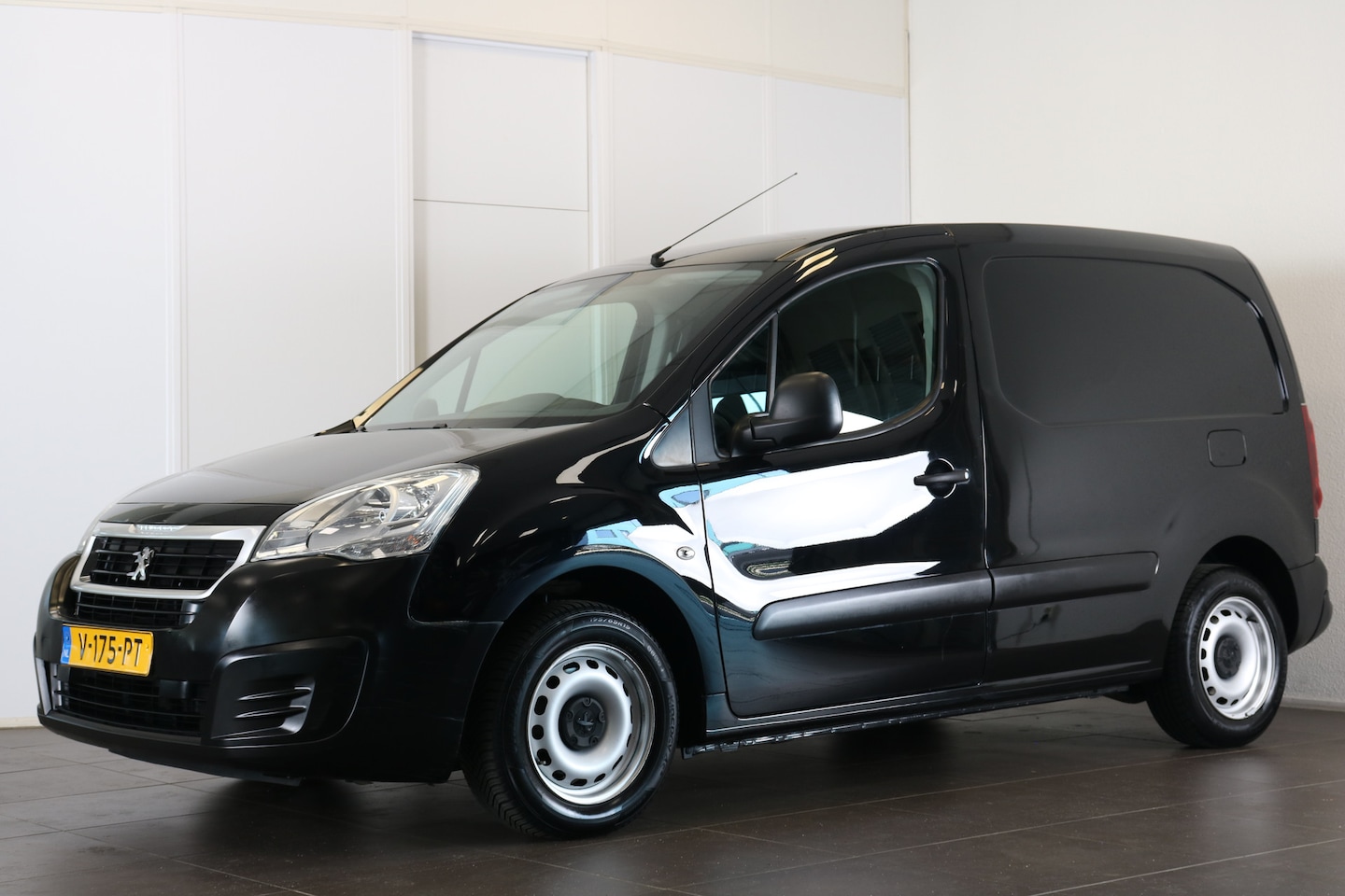 Peugeot Partner - 120 1.6 BlueHDi 75 L1 Profit+ Peugeot Partner 1.6 BlueHDi 75pk L1| Radio | Elektrische ram - AutoWereld.nl