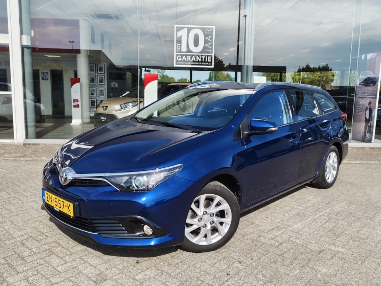 Toyota Auris Touring Sports - 1.2T Active | Trekhaak | Navi | Cruise Control | Achteruitrijcam - AutoWereld.nl