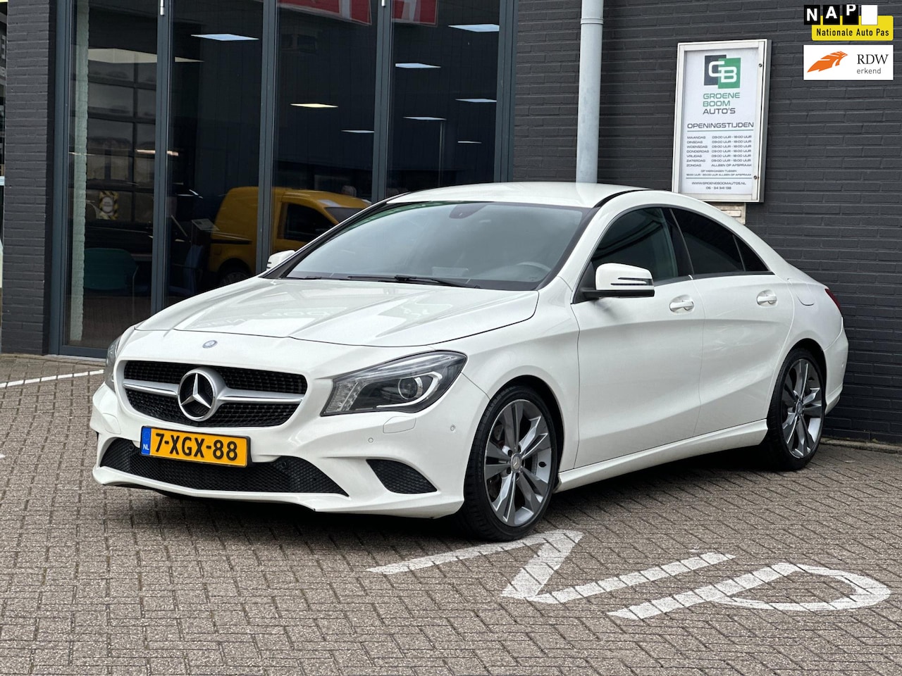 Mercedes-Benz CLA-Klasse - 200 Edition 1/NAVI/XENON/HALF LEDER/NETTE STAAT/AUTOMAAT!! - AutoWereld.nl