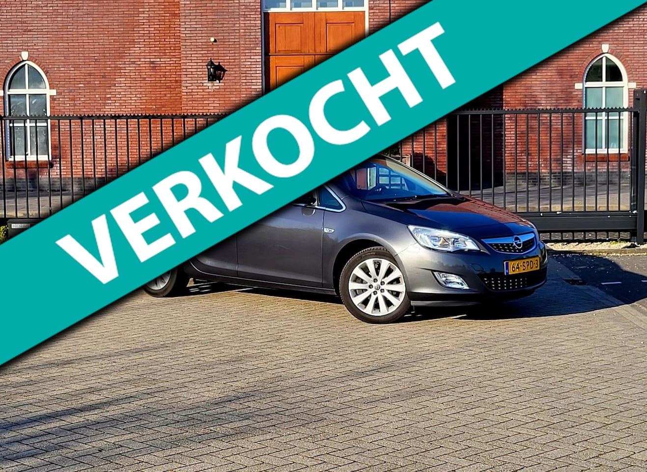Opel Astra Sports Tourer - 1.4 Cosmo / Navi / Airco / Cruise / Pdc / Trekhaak / Nap - AutoWereld.nl