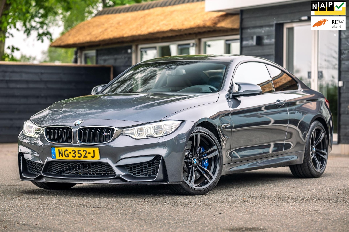 BMW 4-serie Coupé - M4 I Carbon I Nieuwstaat I - AutoWereld.nl