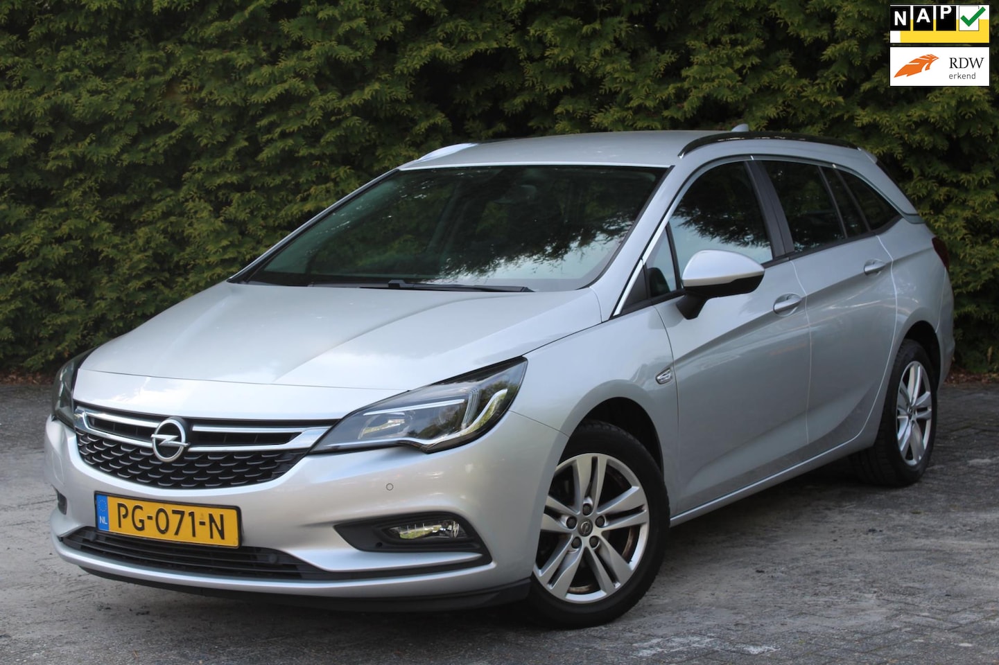 Opel Astra Sports Tourer - 1.4 Online Edition 150PK | Parkeercamera | Trekhaak | Navigatie | Climate Control - AutoWereld.nl