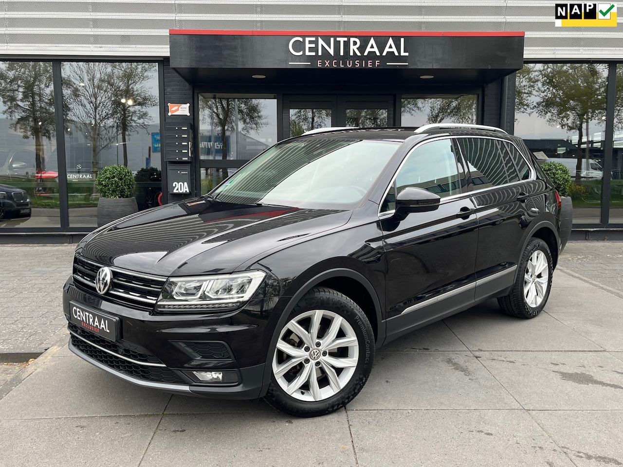 Volkswagen Tiguan - 1.4 TSI 4Motion Highline 150PK|Carplay|ACC|Pdc|Navi|DAB|NL-Auto - AutoWereld.nl