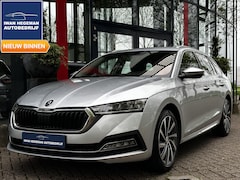 Skoda Octavia Combi - 1.4 TSI iV PHEV Business Edition AUTOMAAT | Wegklapb. Trekhaak | Navi | ECC | PDC | Cruise