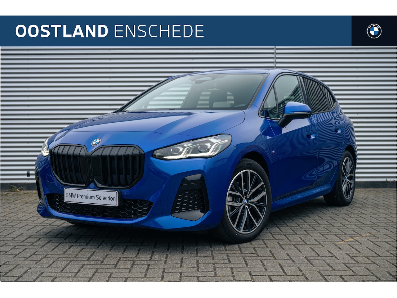 BMW 2-serie Active Tourer - 220i M Sport Automaat / Panoramadak / Sportstoelen / Adaptieve LED / M Adaptief onderstel - AutoWereld.nl