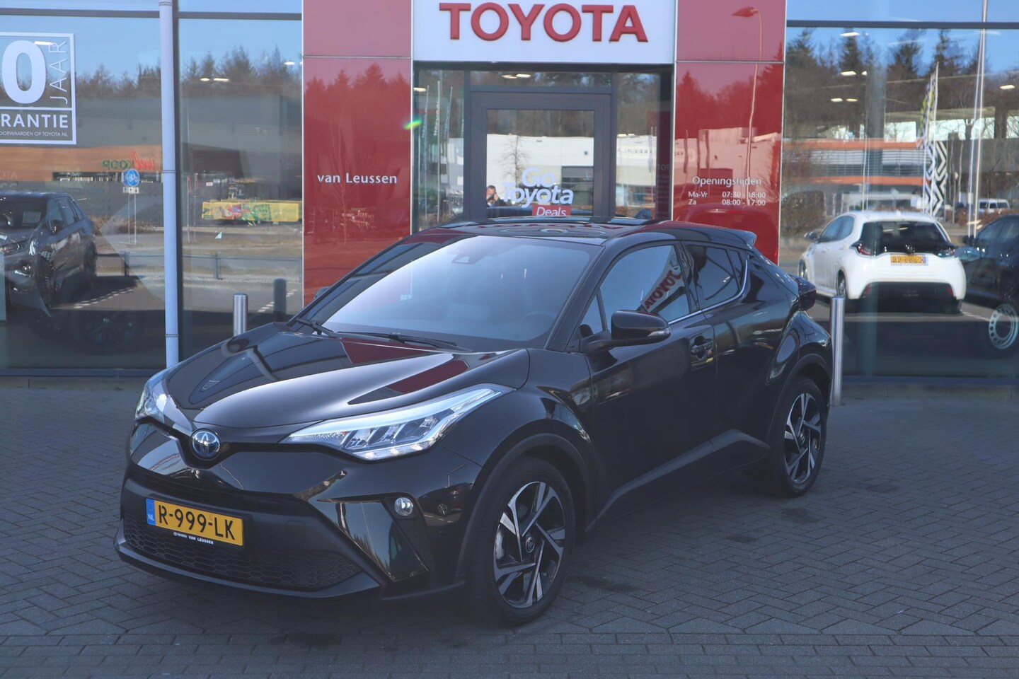 Toyota C-HR - 1.8 HYBRID STYLE APPLE/ANDROID NAVI BLISS STOEL P-SENSOREN LED-PAKKET NL-AUTO - AutoWereld.nl