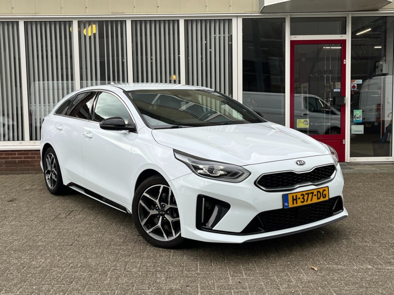 Kia Pro cee'd - 1.4 T-GDI GT-Line 140PK I Carplay I Camera I Trekhaak I LED - AutoWereld.nl