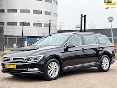 Volkswagen Passat Variant - 1.6 TDI Comfortline/NAVI/XENON/PSENSOR/KEYLLES/TREKHAAK/DEALERONDERH/2XSLEUTELS