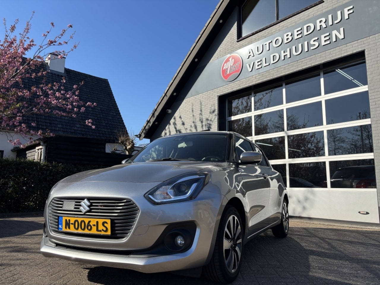 Suzuki Swift - Automaat/Trekhaak/Nav/Airco 1.0 Stijl - AutoWereld.nl