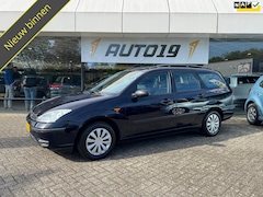 Ford Focus Wagon - 1.6-16V Ambiente