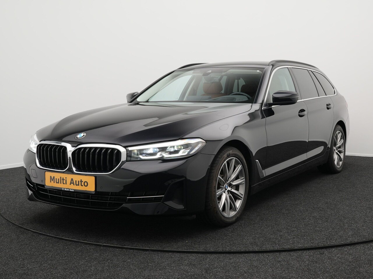 BMW 5-serie Touring - 530i Sportline Automaat | Lederen Sportstoelen Elektrisch & Verwarmd | Head Up | Virtual | - AutoWereld.nl