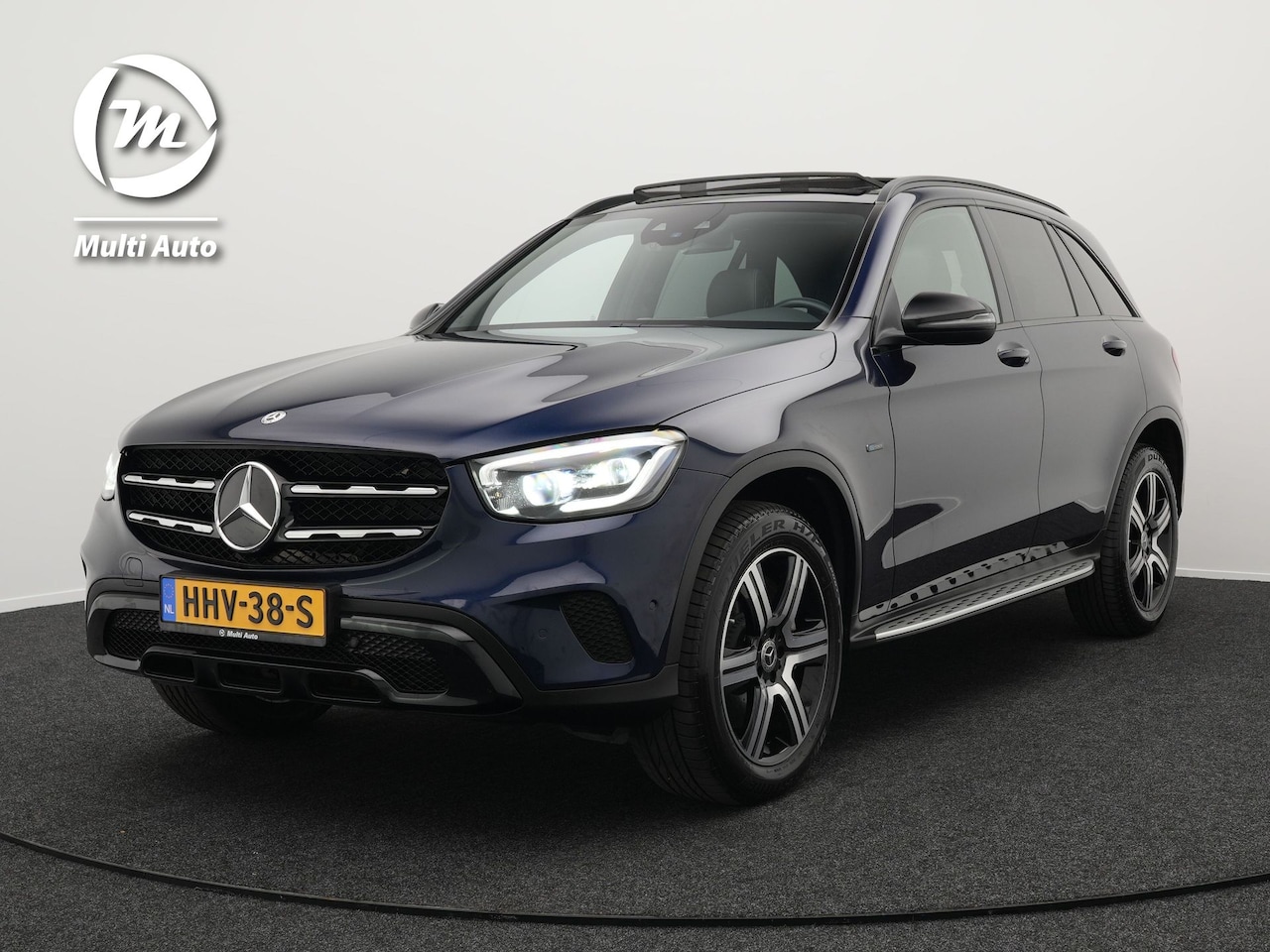Mercedes-Benz GLC-klasse - 300e 4MATIC Night Plug In Hybrid Dealer O.H 320pk PHEV | Panodak | Adaptive Cruise | Sides - AutoWereld.nl