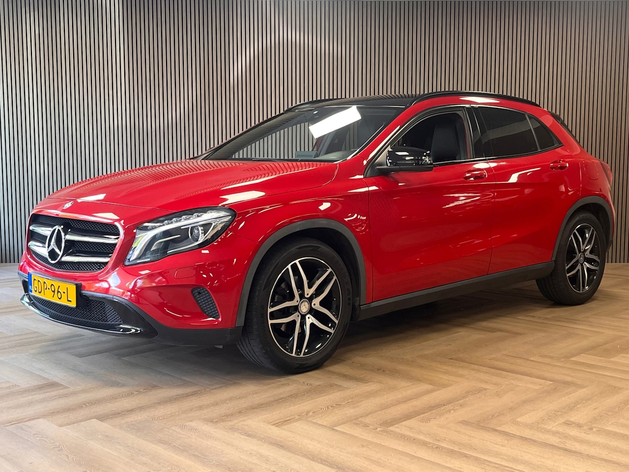 Mercedes-Benz GLA-Klasse - 180 Prestige 180 Prestige, Achteruitrijcamera, Zwart dak, Half leer Half stof bekleding - AutoWereld.nl