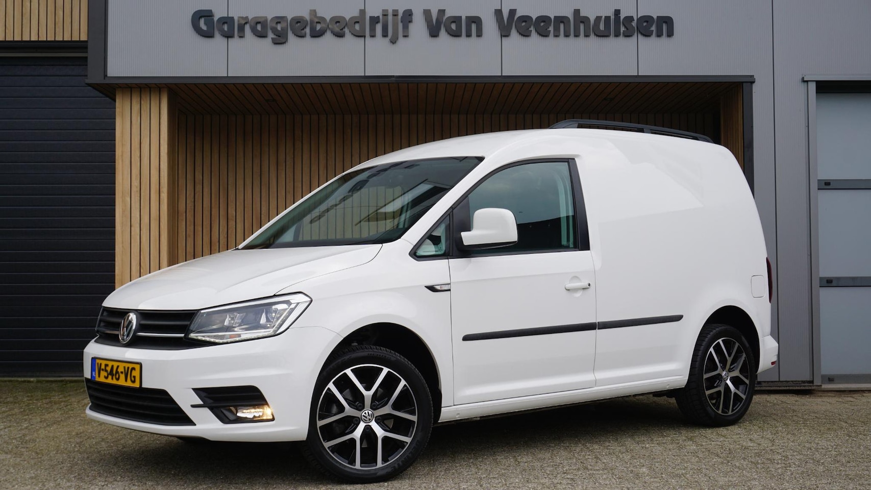 Volkswagen Caddy - 2.0 TDI 102pk DSG Exclusive Edition Leder Trekhaak LED 17inch LM DAB *NL auto* 81185km! *C - AutoWereld.nl