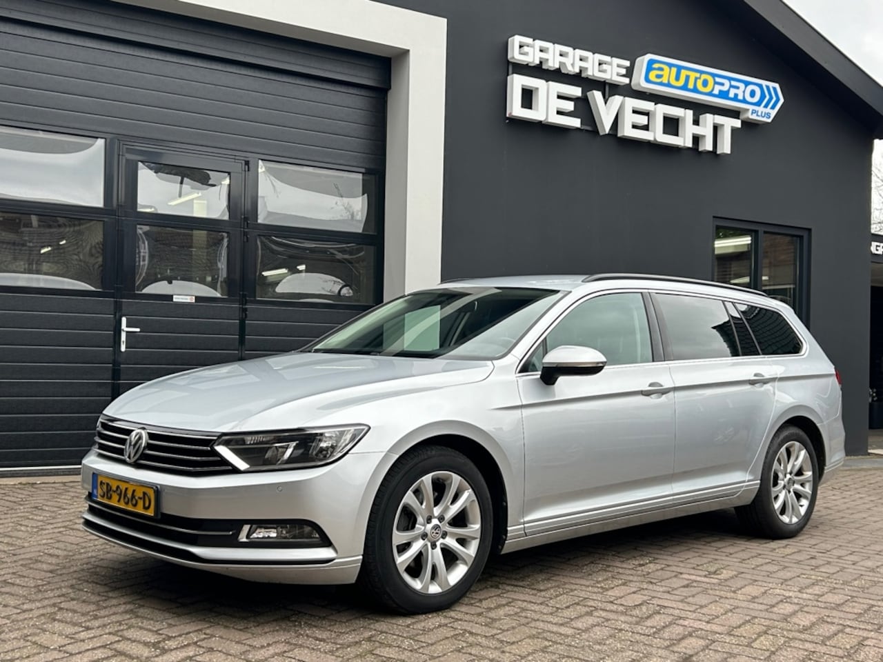 Volkswagen Passat Variant - 1.4 TSI ACT Highline NAVI/TREKHAAK - AutoWereld.nl