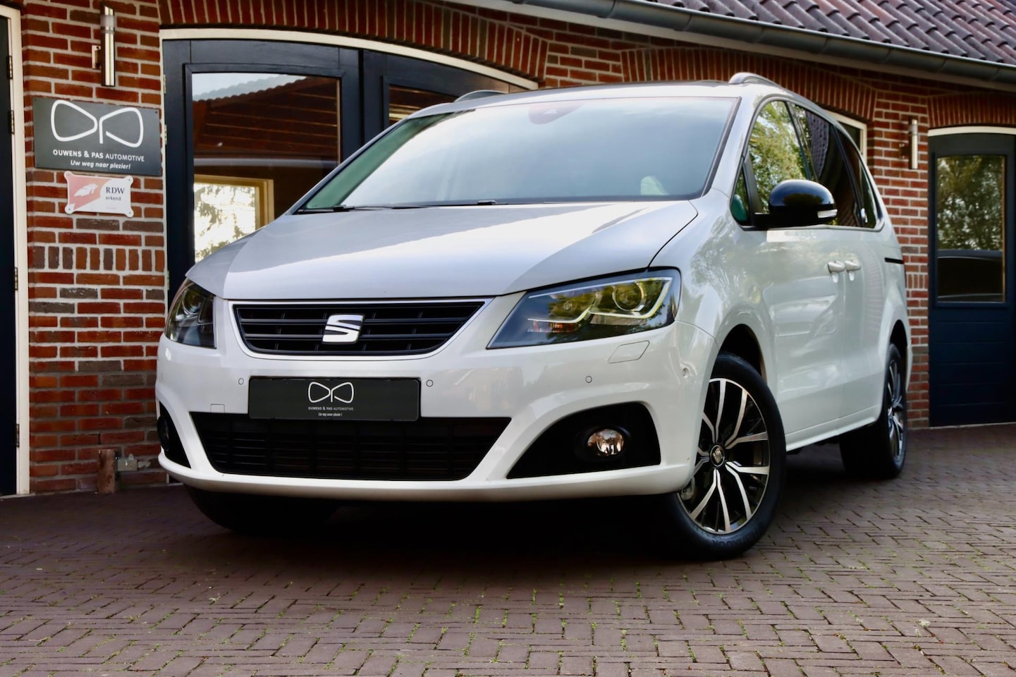 Seat Alhambra - 2.0 TSI "20 YEARS" EDITION | PANORAMA | NAVIGATIE | XENON | 1E EIGENAAR | 220 PK | - AutoWereld.nl