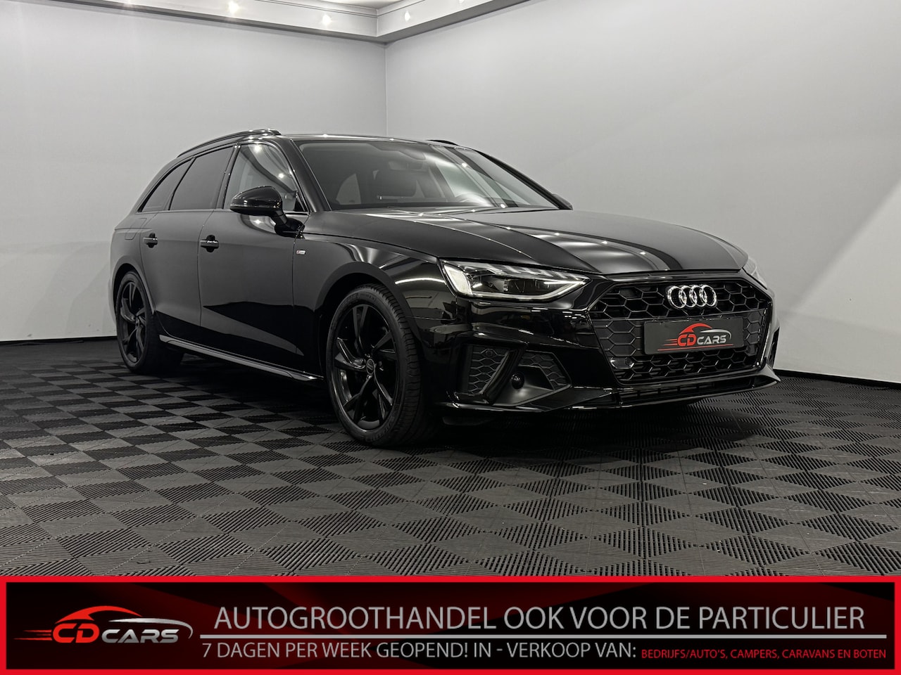 Audi A4 Avant - 40 TFSI S-Line Black on Black Clima, Navi, Virtual desk, Parkeersensoren, Keyless start, E - AutoWereld.nl