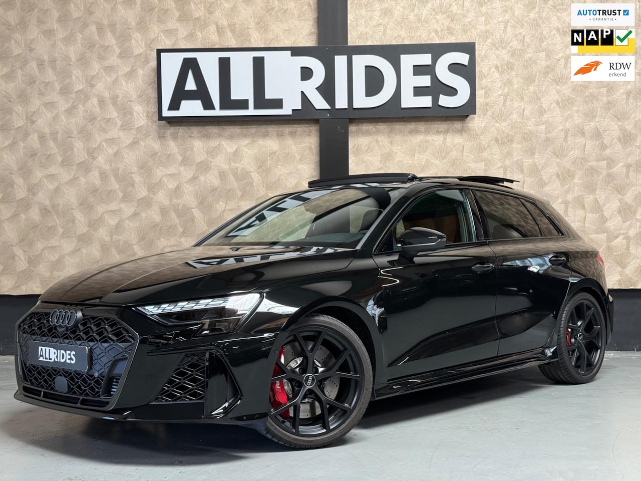 Audi A3 Sportback - 2.5 TFSI RS 3 quattro | Pano | carbon | Kuipstoelen | ACC | Keyless | Sfeerverlichting - AutoWereld.nl