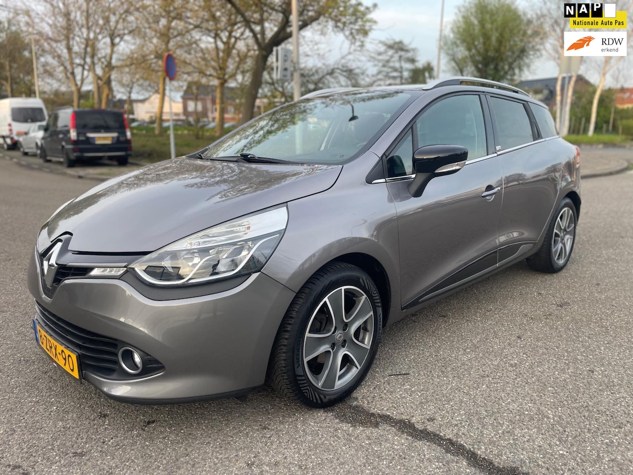 Renault Clio Estate - 0.9 TCe Night&Day / airco / cruise.control / navi / camera / pdc / lmv / led / trekhaak / - AutoWereld.nl