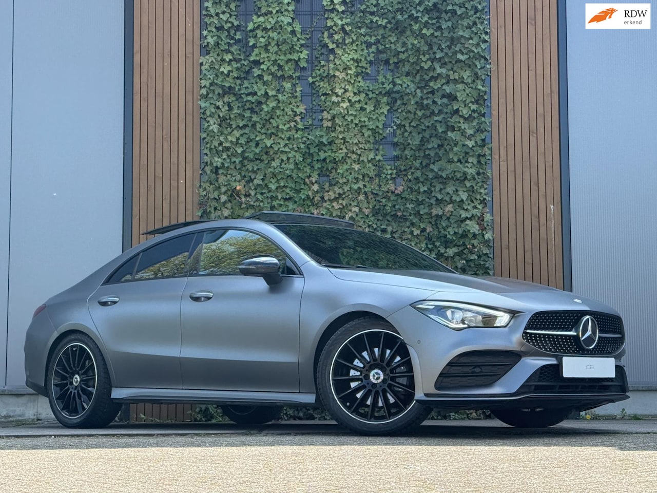 Mercedes-Benz CLA-Klasse - 200 Business Solution AMG|MAGNO|PANO|SFEER|NIGHT|WIDESCREEN|MOUNTAIN GRIJS - AutoWereld.nl